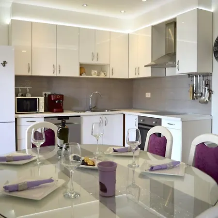 Karla بيت ضيافة 4*